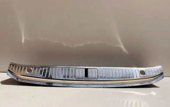 Trunk/boot sill cover protection