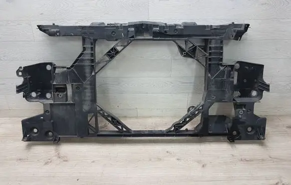 Renault Megane III Radiator support slam panel 752100004R