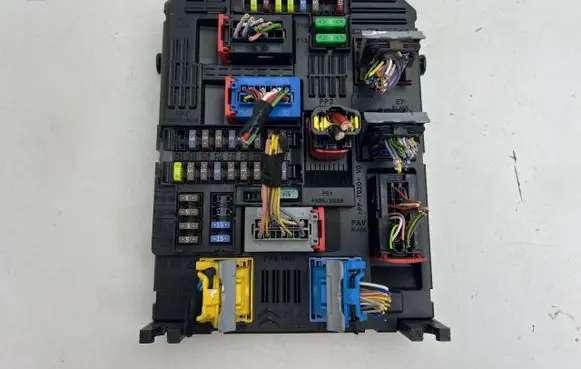 Opel Corsa F Audio system kit 9845141280