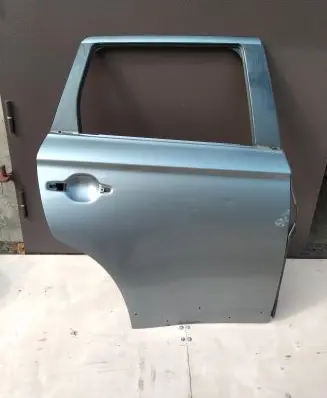 Mitsubishi Outlander Rear door