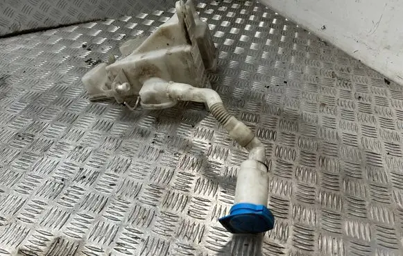 Windshield washer fluid reservoir/tank