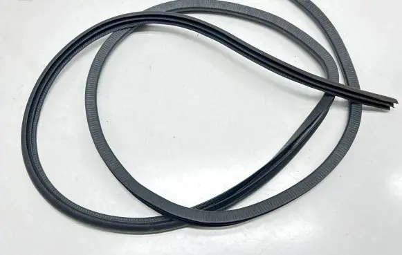 Nissan e-NV200 Front door rubber seal