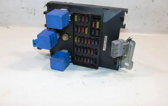 Nissan Almera Fuse module 243501N000 243501N000F