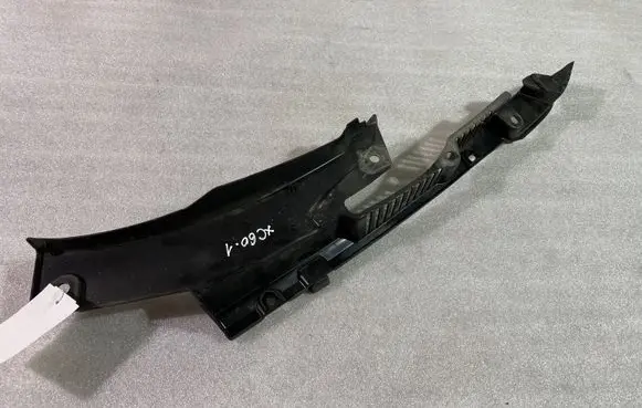 Volvo XC60 Fender mounting bracket 32216110
