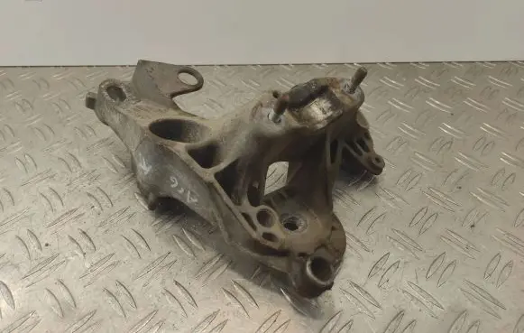 Audi A6 S6 C6 4F Engine mounting bracket 4F0199351A