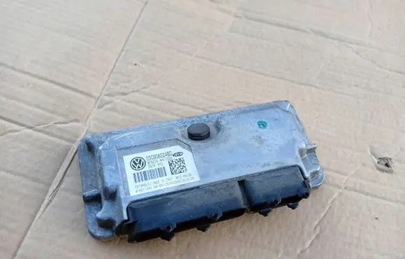 Volkswagen Golf VI Engine control unit/module 03C906024BD