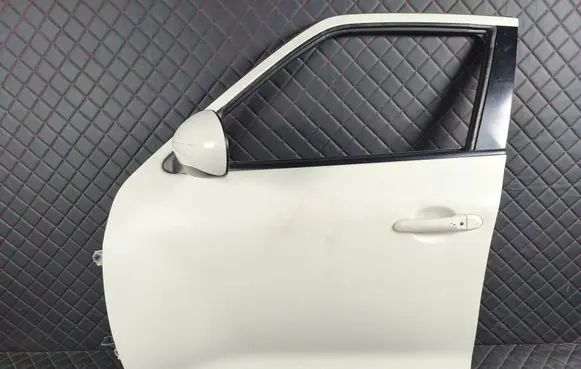 Nissan Juke I F15 Front door 