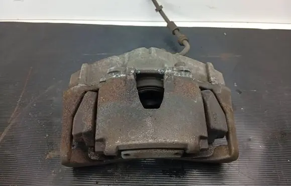 Volvo V60 Front brake caliper 945