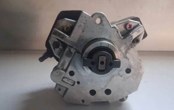 Volvo V70 Fuel injection high pressure pump 8689590 0445010043 000571