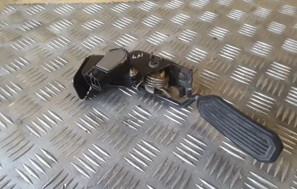 Toyota Avensis Verso Accelerator throttle pedal 8928152011 1983003031