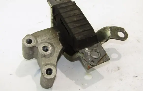 Fiat 500 Engine mount bracket
