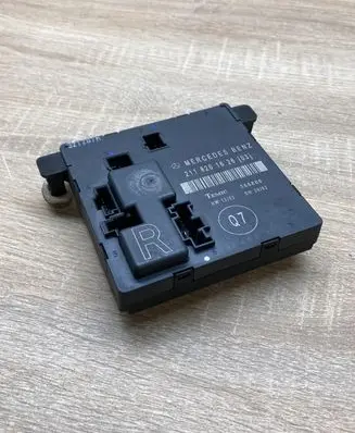 Mercedes-Benz E W211 Door control unit/module 2118201626 356806 RIGHTSIDE