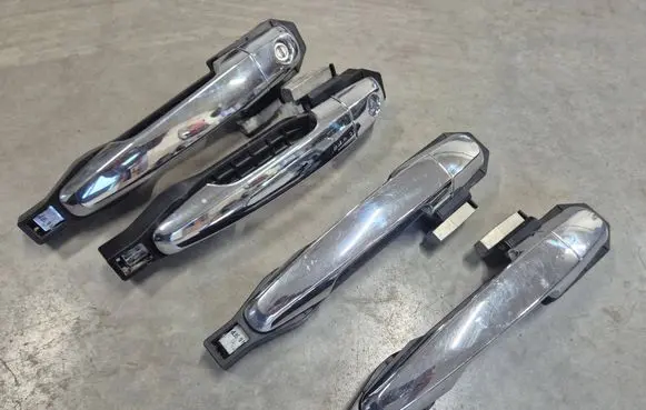 Mitsubishi L200 Front door exterior handle