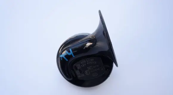 Tesla Model Y Horn signal