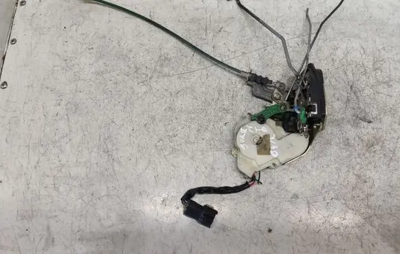 KIA Sorento Front door lock