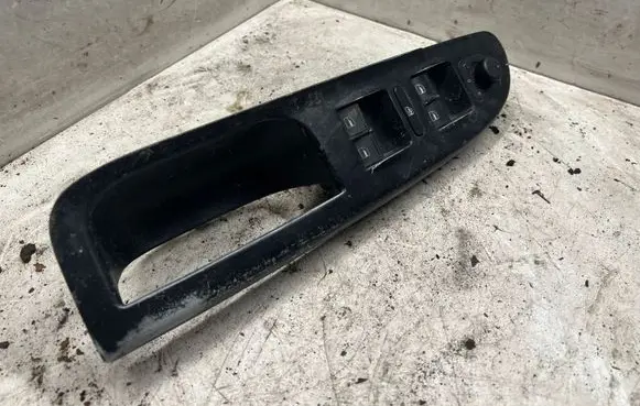 Volkswagen PASSAT B6 Electric window control switch 3C1867171