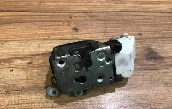 Alfa Romeo 147 Front door lock