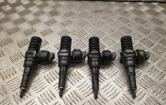 Volkswagen PASSAT B5.5 Fuel injectors set 038130073AJ