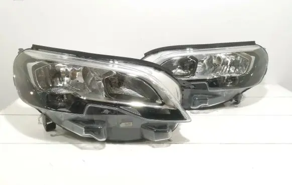 Peugeot Traveller Headlight/headlamp 00197110-05