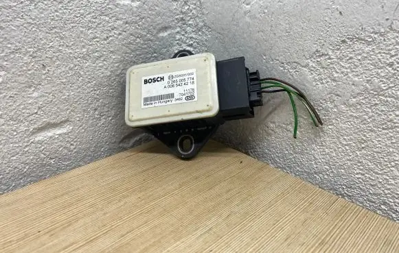 Mercedes-Benz Sprinter W906 ESP acceleration yaw rate sensor 0265005774 7041702 A0065424218