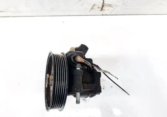 Ford Focus Power steering pump 032933