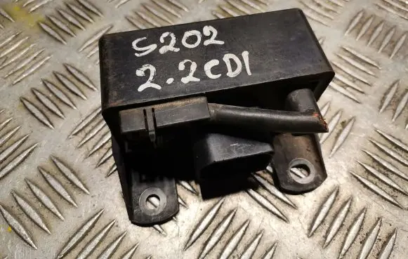 Glow plug pre-heat relay