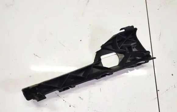 Front bumper mounting bracket