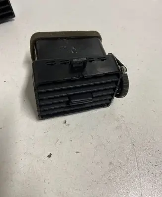Nissan Almera N16 Dash center air vent grill 68750BN800