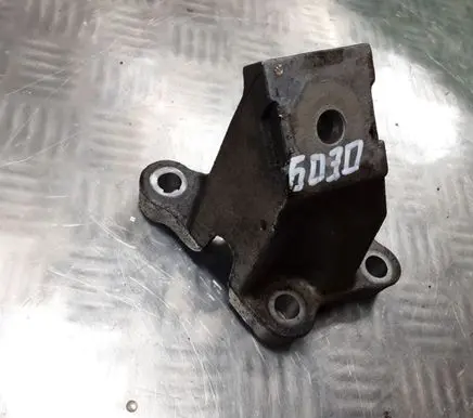 Engine mounting bracket
