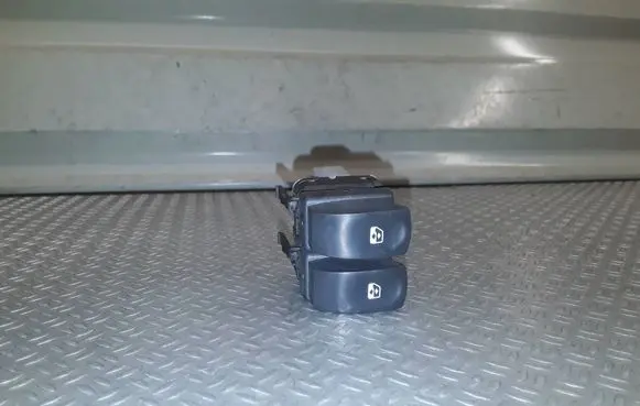 Renault Clio III Electric window control switch 