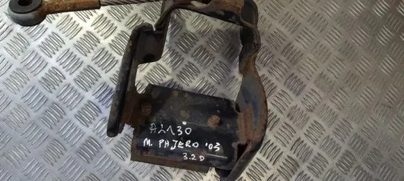 Mitsubishi Pajero Engine mounting bracket