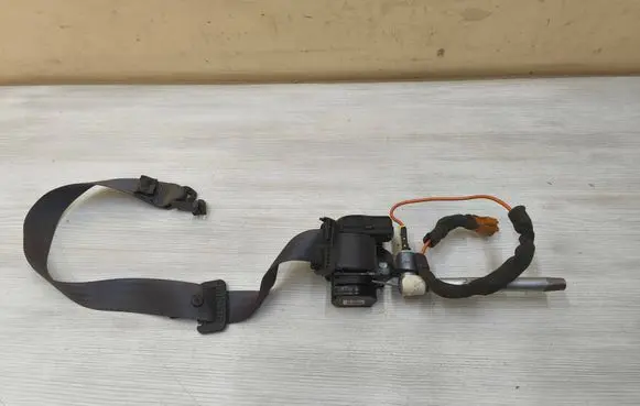 Volvo V70 Rear seatbelt 9478170