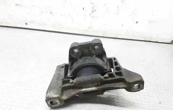 Ford C-MAX I Engine mount bracket