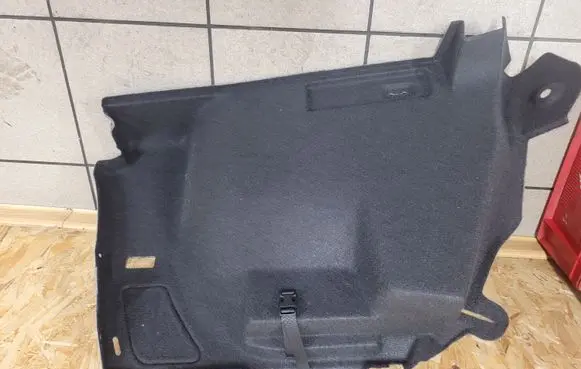 Trunk/boot lower side trim panel