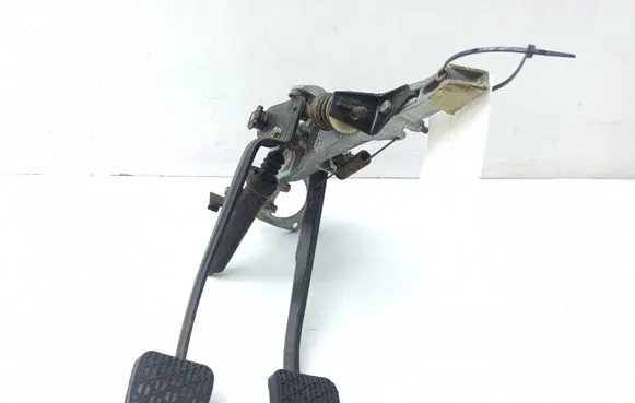 Mercedes-Benz COMPAKT W115 Pedal assembly 1152941001