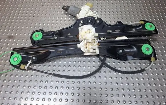 BMW X1 E84 Front door window regulator with motor S26372259 2990293 2990335