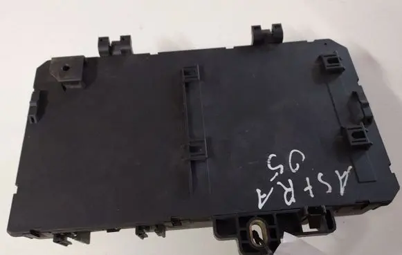 Opel Astra H Fuse module 13206758 5DK00866962