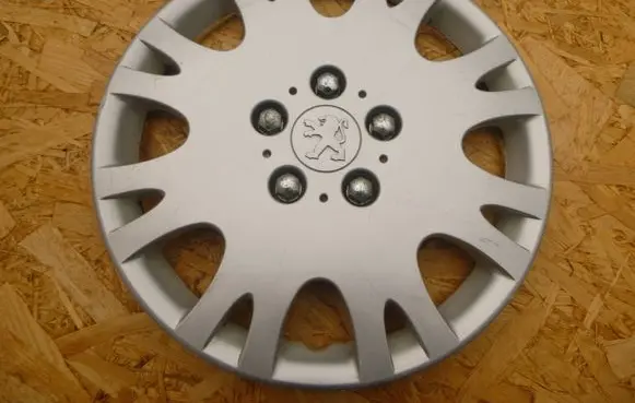 Peugeot 308 R15 wheel hub/cap/trim 9606RW