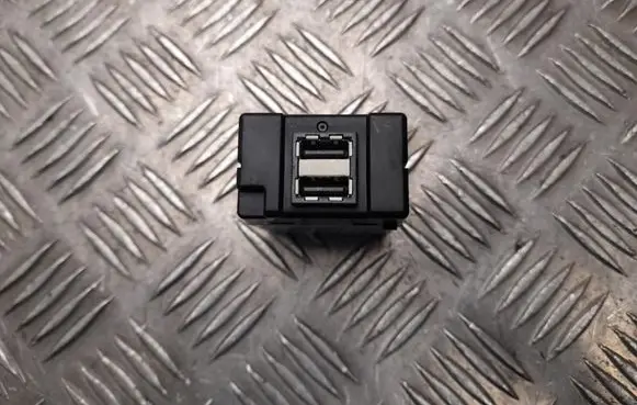 Volvo XC90 USB socket connector 31407038