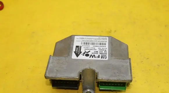 Opel Zafira B Airbag control unit/module 13137907
