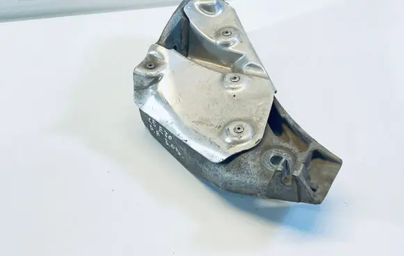 BMW X5 E70 Engine mounting bracket 6772680