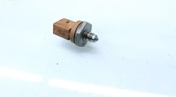 Volkswagen Scirocco Fuel pressure sensor 0261545051