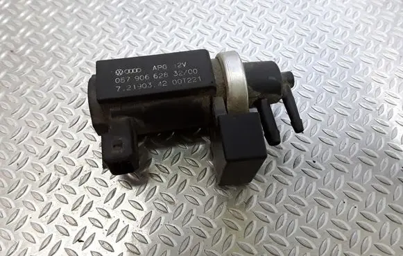 Audi A8 S8 D2 4D Turbo solenoid valve 057906628