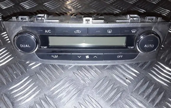 Toyota Avensis T270 Climate control unit 5590005540