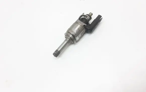Volvo XC60 Fuel injector 31303495