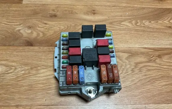 Alfa Romeo 147 Fuse module 51742420 276052