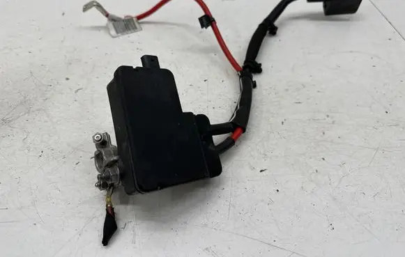 Volkswagen Golf Sportsvan Positive cable (battery)