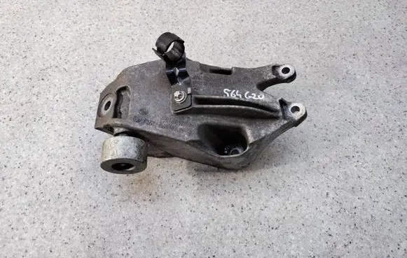 BMW 3 G20 G21 Engine mounting bracket 686459526 6864595