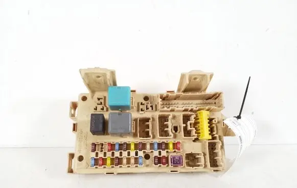 Toyota Avensis T250 Fuse module 82641-CA020