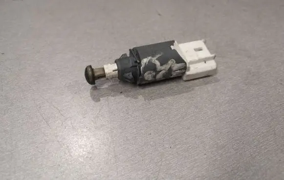 Renault Scenic II - Grand scenic II Brake pedal sensor switch 8200168238 8200168238B